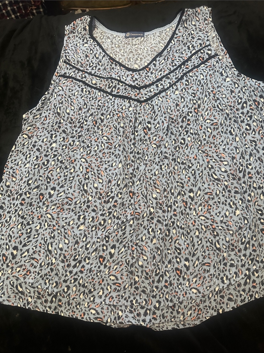Democracy Light Blue Animal Print V-Neck Flowy Camisole SIZE 3X